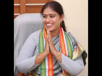 சண்டையில் முடிந்த சத்தியம் டிவி லைவ்... காங். பெண் எம்.எல்.ஏவை அசிங்கமாக திட்டியதால் பரபரப்பு!