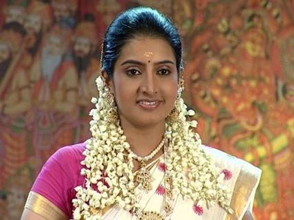 ஜீ தமிழில் சுஜிதா நடிக்கும் ஒரு கை ஓசை