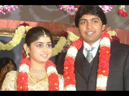 இன்று ரஜினிக்கு மட்டும் அல்ல இவருக்கும் தான் திருமண நாள்