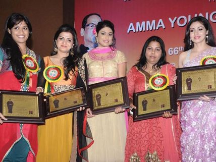 சதா, மனிஷா யாதவுக்கு அம்மா யங் இந்தியா 2014 விருதுகள்!