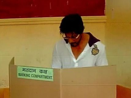 சாயங்காலம் சாவகாசமாக ஓட்டு போட்ட ஷாருக்கான், சிம்பு