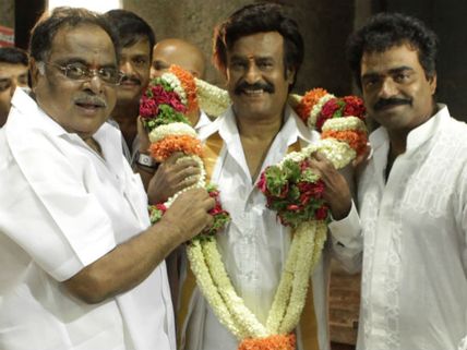முறுக்கு மீசையில் 'முரட்டுக்காளை'.. இது புது ரஜினி...!