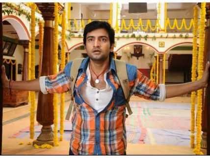 வல்லவனுக்கு புல்லும் ஆயுதம் - விமர்சனம்