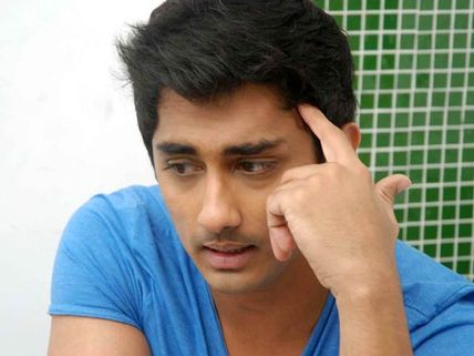 'ஆமா.. எனக்கு மகன் இருக்கான்.. நாலு காலு, ஒரு வாலோட!'- சித்தார்த் கடுப்பு