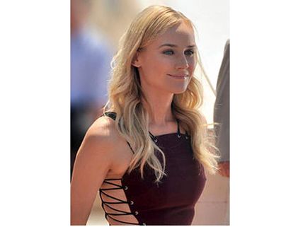 ஹாலிவுட்டின் 'லேடி அஜீத்' டயான் க்ரூகர்: பணிப்பெண்ணுக்கு வீடு பரிசு 