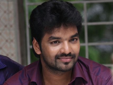 அஜீத் ரூட்டில் ஜெய்... முதல் முறையாக கார் பந்தயத்தில் பங்கேற்கிறார்!