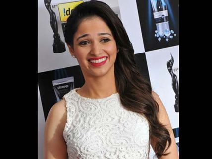 பிலிம்ஃபேர் விழா: '10 லேயர்' ரேகா.. 'லேஸ்' தமன்னா... 'ஸ்டிராப்லெஸ்' சமந்தா.. !