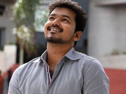 தனக்கு ஆதரவு தந்த இயக்குனர் சங்கத்திற்கு ரூ 25 லட்சம் உதவிய விஜய்