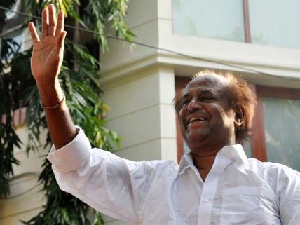 சொல்லாமல் கொள்ளாமல் படையெடுத்த ரசிகர்கள்...  நேரில் வந்து வாழ்த்துச் சொன்ன ரஜினி!  