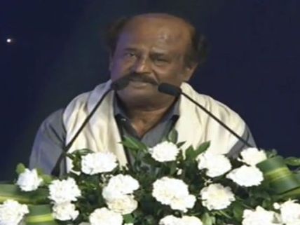 இந்த விருதினை திரையுலகுக்கும் ரசிகர்களுக்கும் சமர்ப்பிக்கிறேன் - ரஜினி
