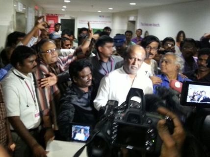 பாலச்சந்தர் நல்லாருக்கார்.. என்னைப் பார்த்தார்.. சிரித்தார்! - ரஜினி பேட்டி