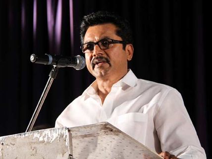 சரத்குமாரின் சூப்பர் ஸ்டார் சர்ச்சை பேச்சு... அஜீத் - விஜய் ரசிகர்கள் மீண்டும் மோதல்