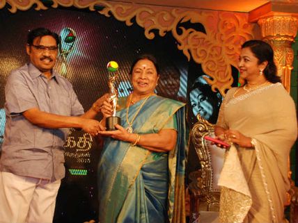 சக்தி விருதுகள் 2015…. ஆச்சி மனோரமா அசத்தல்