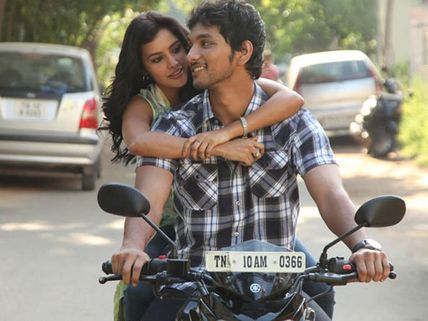 வை ராஜா வை - விமர்சனம்