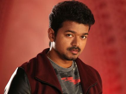 தரை டிக்கெட் ரேஞ்சுக்கு இறங்கி ஆடும் விஜய்!