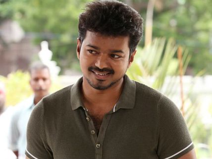 நேபாள நிலநடுக்கம்... நடிகர் விஜய் ரூ. 10 லட்சம் மதிப்புள்ள நிவாரணப் பொருட்கள் வழங்கினார்!