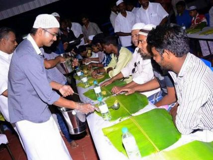 100 இஸ்லாமிய நண்பர்களுக்கு இப்தார் விருந்து கொடுத்த விஜய் 
