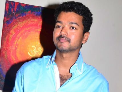 மாறுவேடமிட்டு ஸ்ரீவில்லிப்புத்தூர் ஆண்டாள் கோவிலுக்கு சென்ற 'புலி' விஜய்