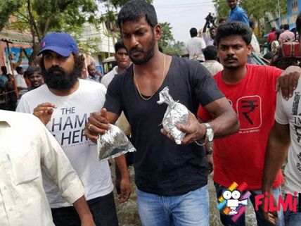 விஷாலின் மனித நேயம்... போலீஸ் பாராட்டு!