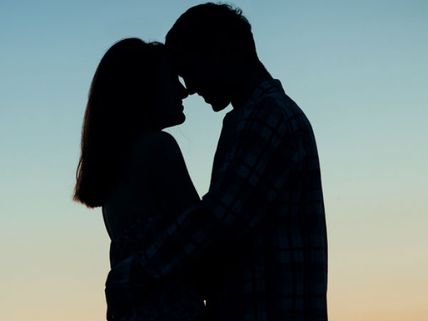 இந்த நடிகை-தயாரிப்பாளர் கள்ளத்தொடர்பை வைத்து ஒரு சீரியலே எடுக்கலாம் போல!