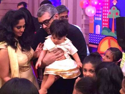 அழகிய தமிழ் மகனாக... வேட்டி கட்டி ‘கேக்’ வெட்டிய குட்டி அஜித்!