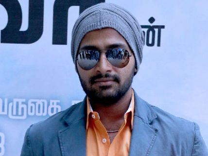 ஹீரோயிஸமே வேணாங்க... - 'திலகர்' துருவா