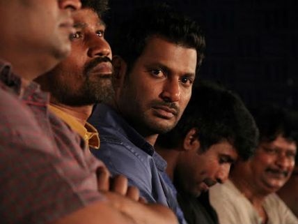 திருட்டு விசிடியைத் தடுக்க தனி ஆளாகப் போராடிக் கொண்டிருக்கிறேன்!- விஷால்