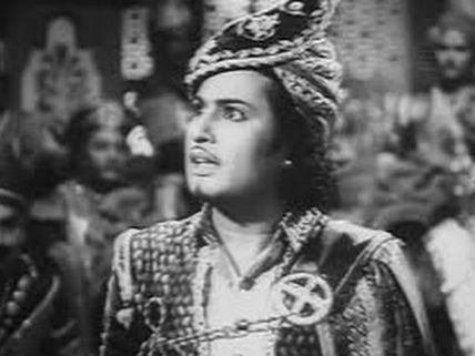 எம்.ஜி.ஆர் நடித்த மந்திரி குமாரி படத்துக்கும் குண்டலகேசிக்கும் என்ன சம்பந்தம்? 