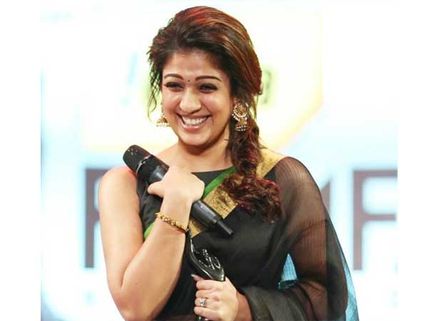 பிலிம்பேர் விருது விழாவில்.. தனுஷிடம் மன்னிப்புக் கேட்ட நயன்தாரா! 