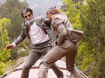 கபாலி... இது ரொம்ப புதுசா இருக்கு தலைவா! 