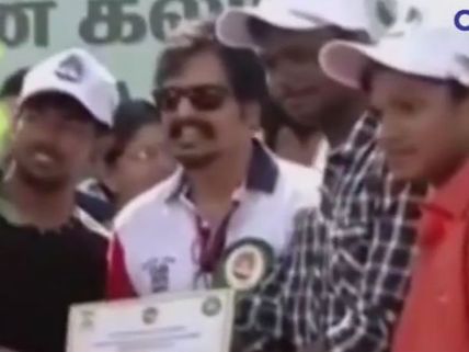 மெரீனாவில் நடைபெற்ற விவேக்கின் ‘கிரீன் கலாம்’ அமைதிப் பேரணி... 5000  மாணவர்கள் பங்கேற்பு- வீடியோ