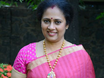 விஜய் டிவியை டிஆர்பியில் முந்திய ஜீ தமிழ்... டுவிட்டரில்  லட்சுமி ராமகிருஷ்ணன் பதிவு