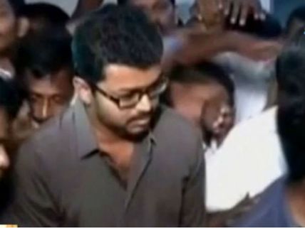  மறைந்தார் நா. முத்துக்குமார்... கண்ணீர்க் கடலில் திரையுலகம் - வீடியோ