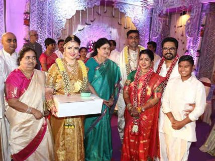 காதலரை மணந்தார் நடிகை ராதிகாவின் மகள் ரயான்... சசிகலா, விக்ரம் உள்பட பலர் வாழ்த்து! 