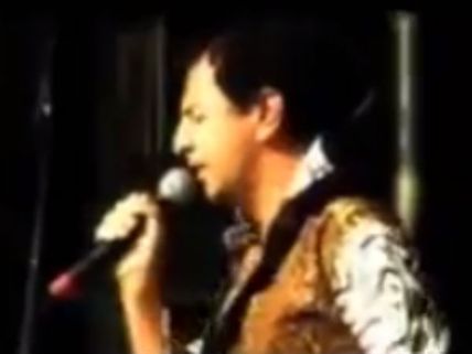 கடல் கடந்தும் கலக்கும் 