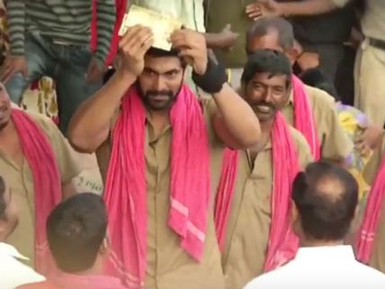 தன்னை போன்றே ஒரு கண் தெரியாத ஏழை தாய்க்காக கூலி வேலை பார்த்த ராணா 