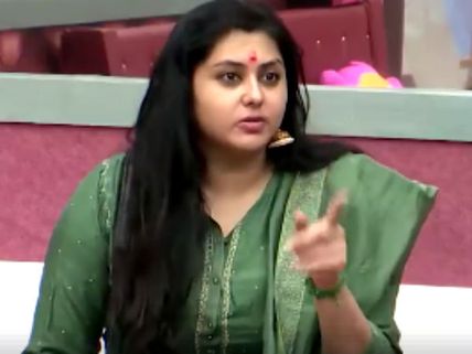 'நமீதா... இம்மாம் பெரிய உடம்பு பூரா விஷம்தான் இருக்கா?' 
