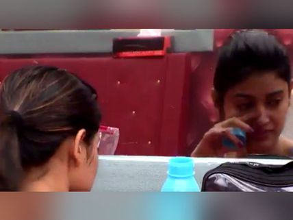 தலைவிய அழவச்சுட்டாங்க, இன்னைக்கு பிக் பாஸ் வீட்டை இடிக்காம விட மாட்டோம்: ஓவியா ஆர்மி 