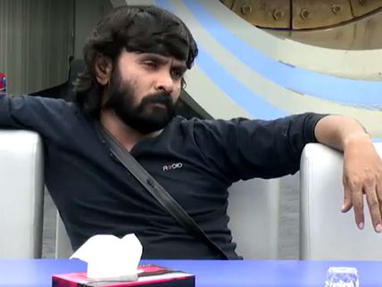ரைசாவிடம் அசிங்கப்பட்ட கட்டிப்புடி மன்னன் சினேகன்: ஒர்க்அவுட் ஆகல 