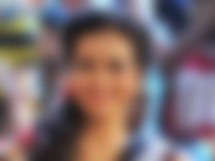 தமிழிலும் கிளாமர் காட்டலாமா? யோசனையில் மெட்ராஸ் நடிகை! 