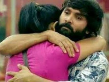 சினேகன் பெண்களை பொசுக்கு பொசுக்குன்னு கட்டிப்பிடிப்பது ஏன் தெரியுமா?