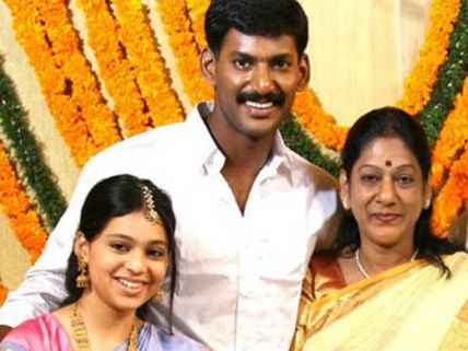 நகைக்கடை வீட்டு மருமகளாகும் தங்கச்சி: பத்திரிகை வைக்கப் போகும் இடத்தில் கடுப்பாகும் விஷால் 