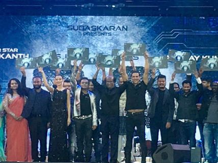 பிரமாண்ட துபாயையே மிரள வைத்த 2.0 இசை வெளியீடு: பாடல்கள் எப்படி இருக்கு? 