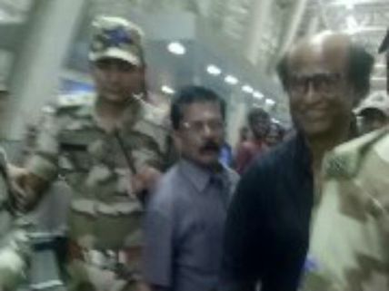  2.0 ஆடியோ ரிலீஸ் விழா.. குடும்பத்துடன் துபாய் பறந்தார் ரஜினிகாந்த்