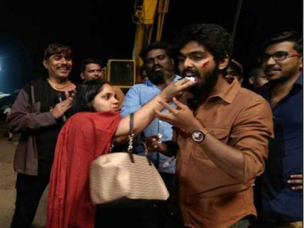  பொண்டாட்டி பிறந்தநாளை ஜி.வி. பிரகாஷ் மாதிரி இப்படியும் கொண்டாடலாம்!