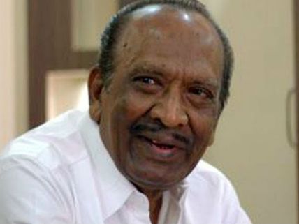 படப்பிடிப்பில் மயங்கி விழுந்த இயக்குனர் மகேந்திரன்: மருத்துவமனையில் தீவிர சிகிச்சை 