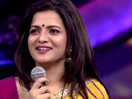 டிடி-க்கு அந்த சேனல்ல என்ன வேலை..? ரசிகர்கள் ஆச்சரியம்!