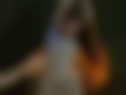 மலையாள நடிகர் பேச்சை கேட்டு நடக்கும் டீச்சர் நடிகை 