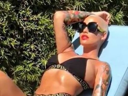 மகன் முன்பு எப்பொழுதுமே நிர்வாணமாகத் தான் இருப்பேன்: நடிகை பகீர் தகவல் 