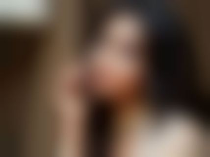 அந்த வெவகாரம் பிடித்த நடிகரிடம் இருந்து தள்ளியே இருக்கும் மில்க் நடிகை 